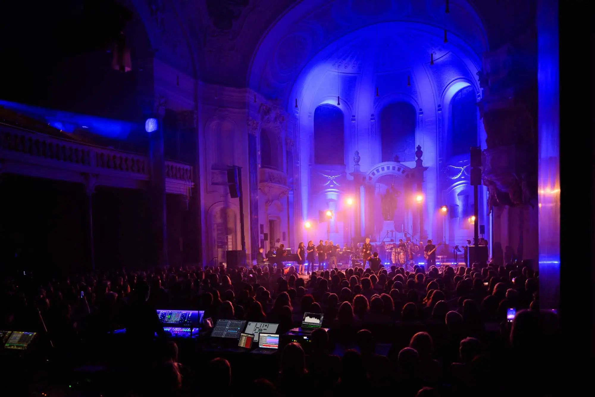 Benefit concert – image 98