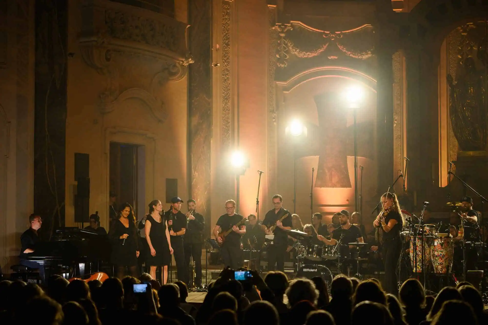 Benefit concert – image 152