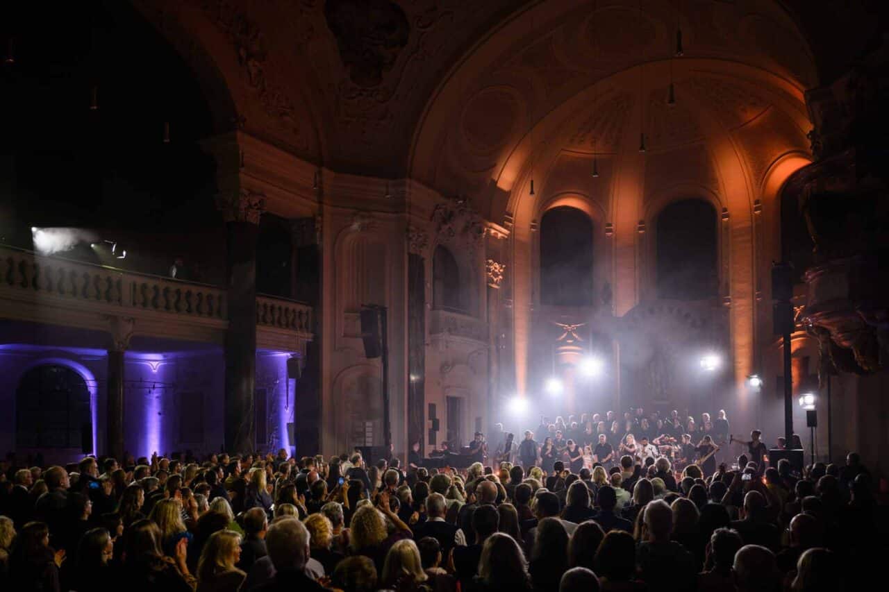 Benefit concert – image 185