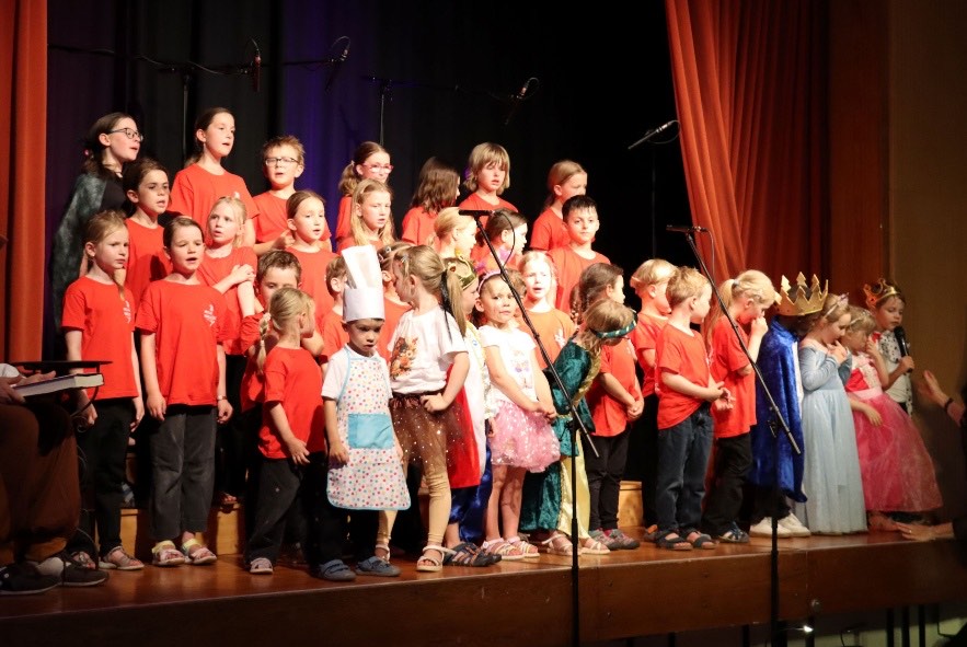 The Wolfbusch children’s choir performing on stage