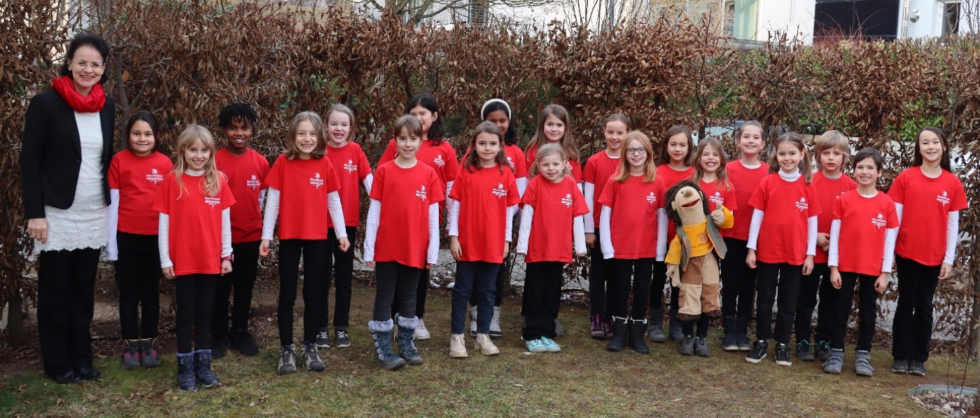 The Wolfbusch children’s choir with conductor Edith Hartmann