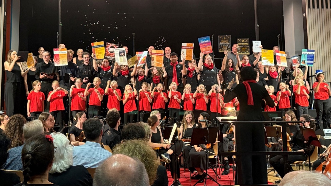The Wolfbusch children’s and youth choir in concert with orchestra